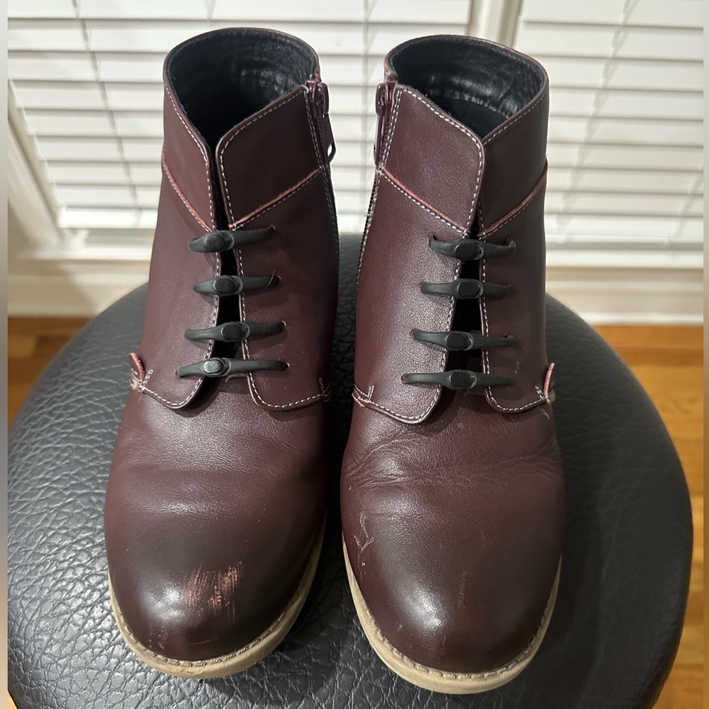 Propet Women’s Maroon Leather Ankle Boots 🥾Size 9 1/2! Best Offer Accepted!